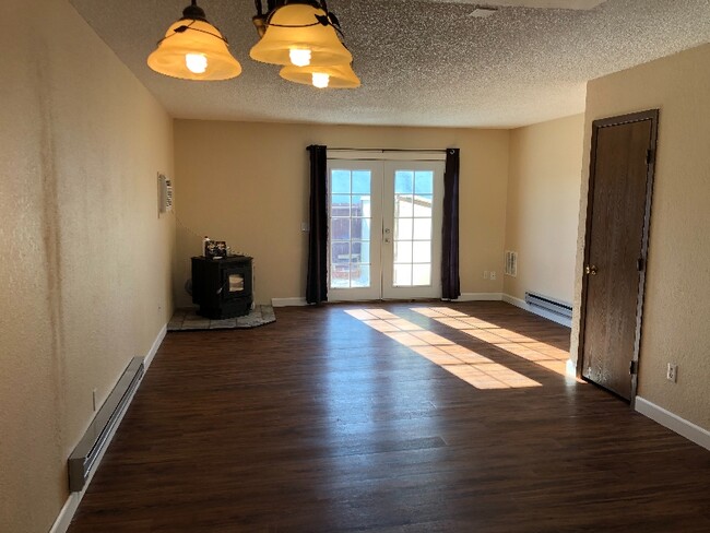 Foto del edificio - 622 Oakmont Rd