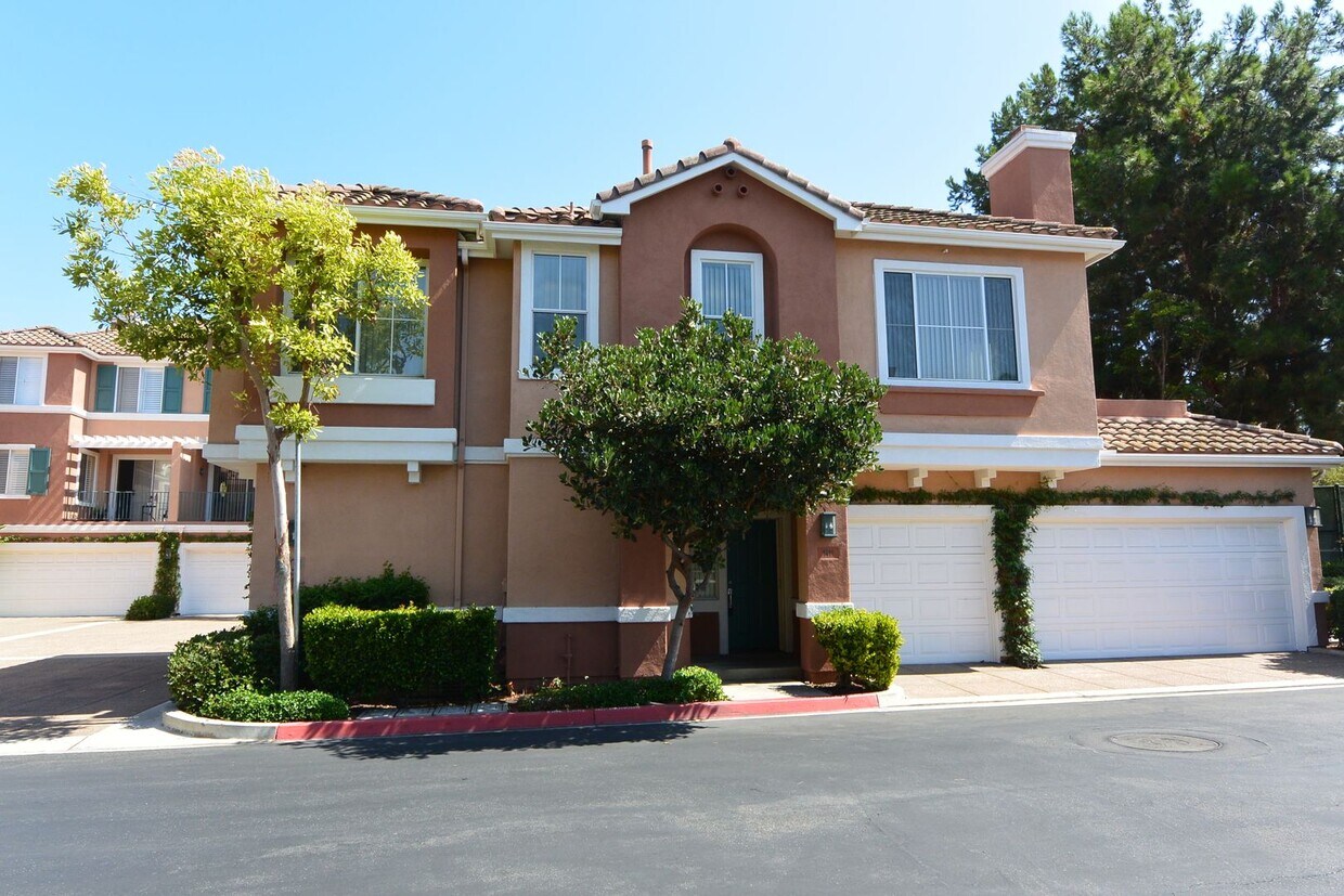 Primary Photo - 2 Bed, 2 Bath two-story condo in Irvine.