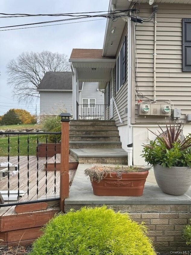 Primary Photo - 5 Hall Ave