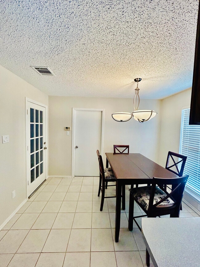 Building Photo - 202 Ironbridge Pl