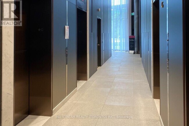 Photo du bâtiment - 575-2575 Bloor St E