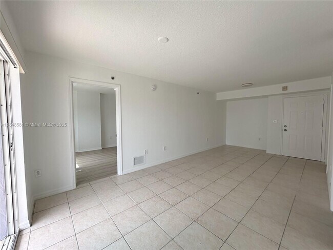 Foto del edificio - 2475 NW 16th St Rd