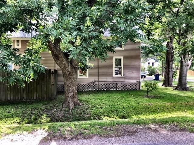 Building Photo - 516 W Blum St