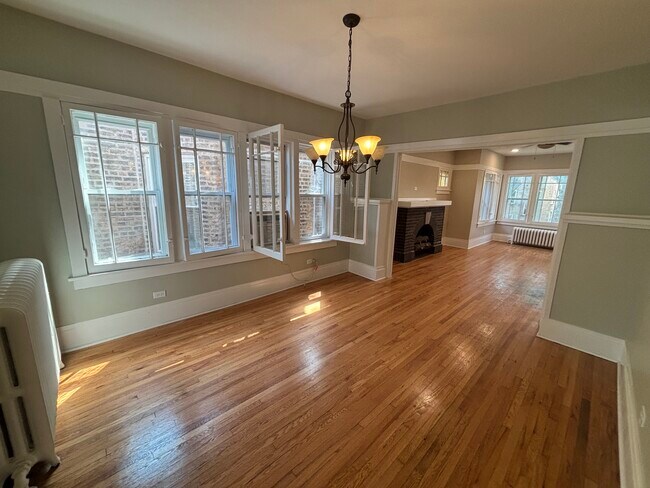 Foto del edificio - 5917 N Artesian Ave