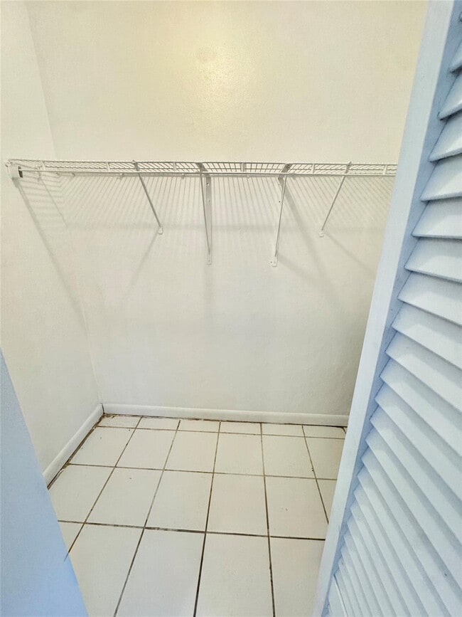 Building Photo - 46 SE 14th St