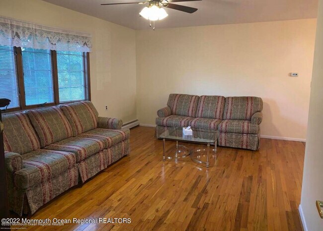 Foto del edificio - 2027 Yorktowne Blvd