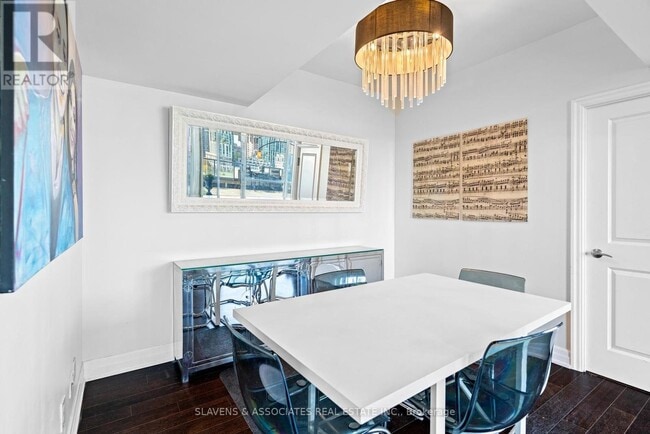 Building Photo - 500-500 St Clair Ave W