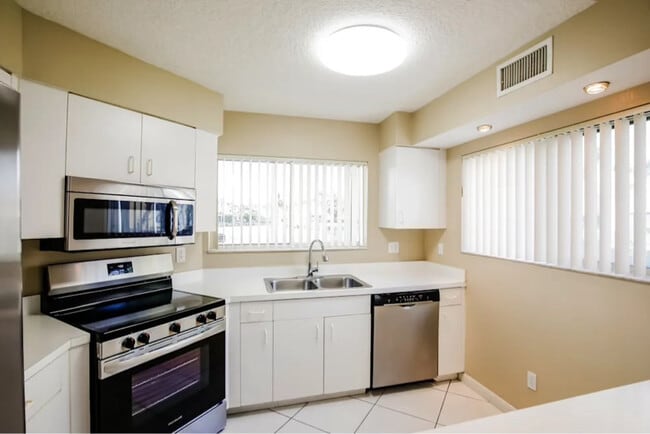 Foto del edificio - 3011 SE 6th Ct