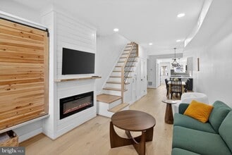 Building Photo - 2015 Gales St NE