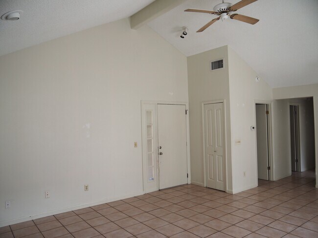 Building Photo - 2971 Golden View Ln