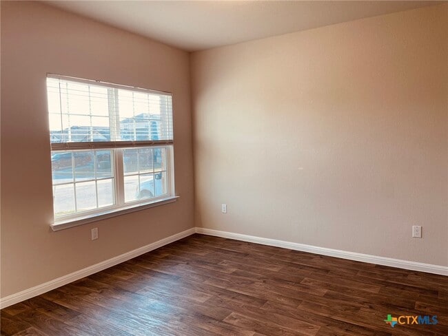 Building Photo - 208 American Ave