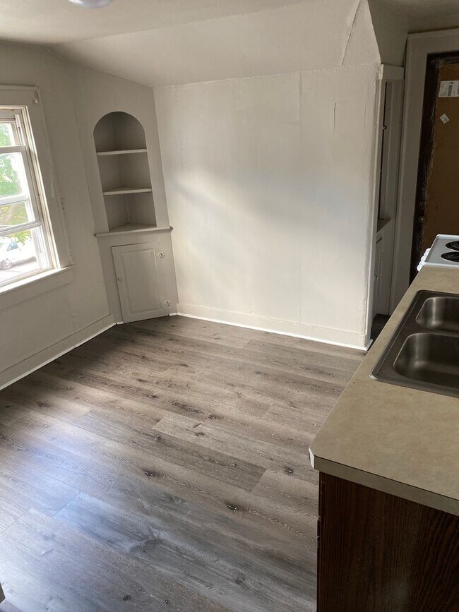 Foto del edificio - 529 S Webster Ave