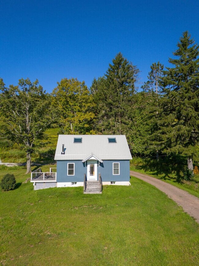 Foto del edificio - 2697 Chambers Hollow Rd