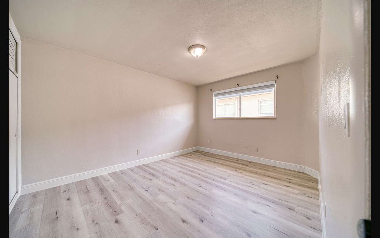 Building Photo - 16651 NE 18th Ave