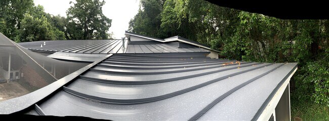 Foto del edificio - 815 Watt Dr