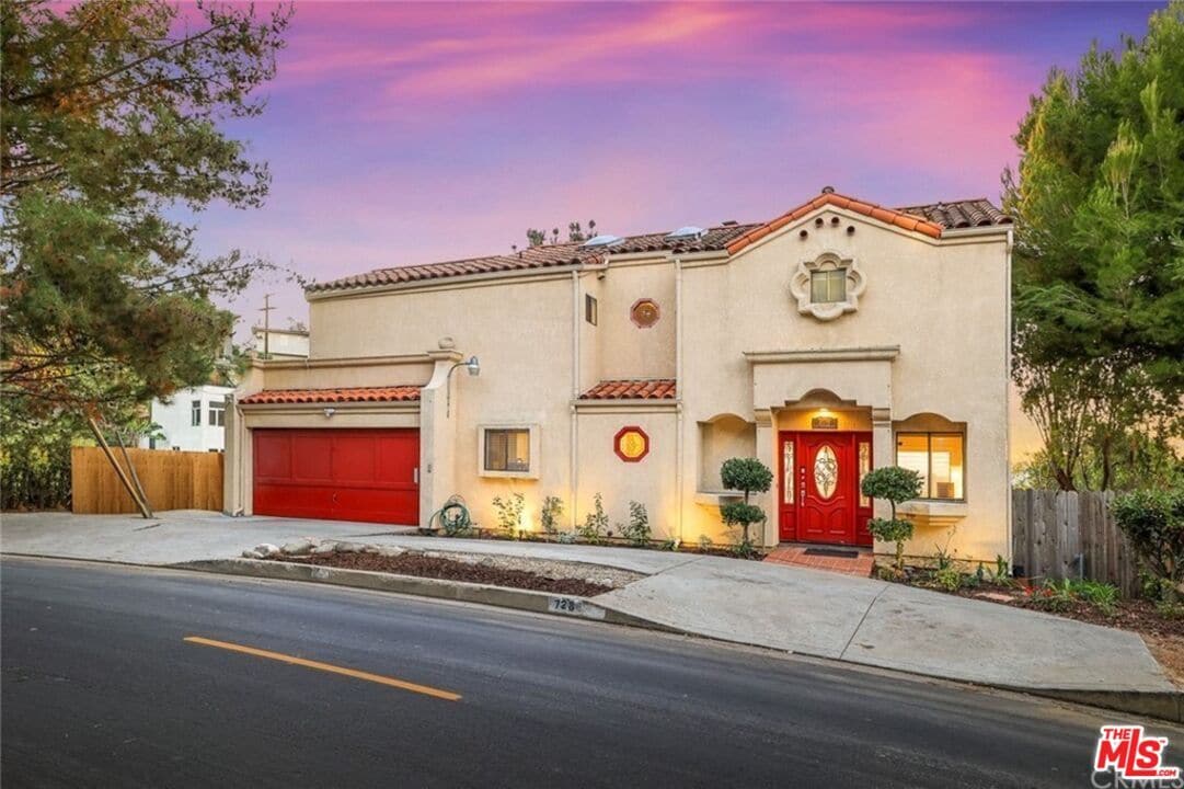 Foto principal - 728 Montecito Dr