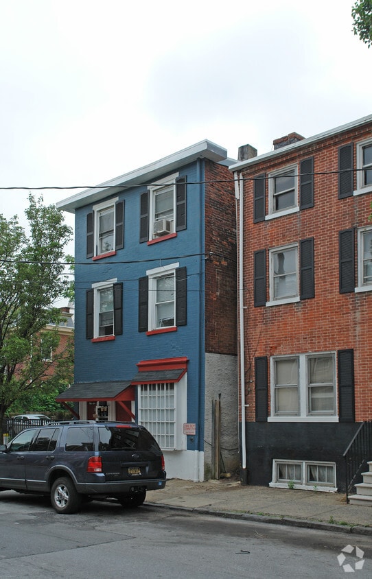 Primary Photo - 609 Tatnall St