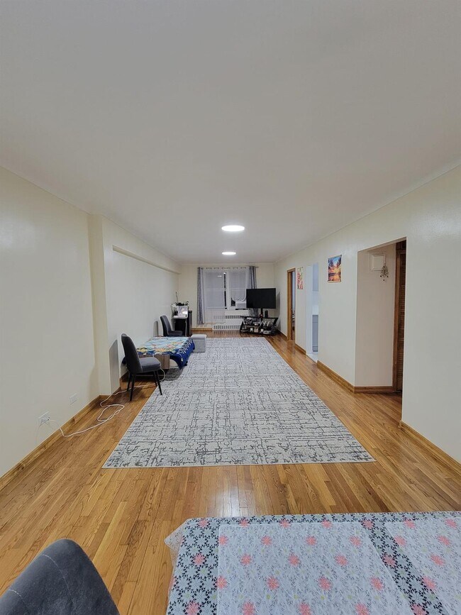 Foto del edificio - 64-41 Saunders St