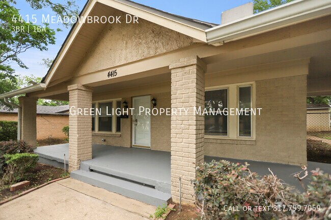 Foto del edificio - 4415 Meadowbrook Dr