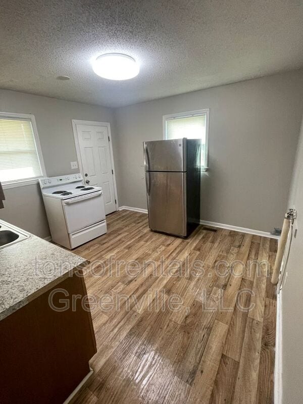 Building Photo - 731 Fairfax St