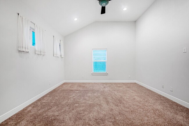 Foto del edificio - 3 Bedroom, 2 Bath Home near Downtown in Ea...