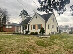 Foto principal - 208 Oakway St