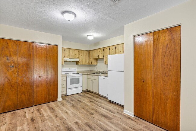 Foto del edificio - Charming 2-Bedroom Apartment for Rent – Great Location in Ocala! Deposit-Free Move-In Available!