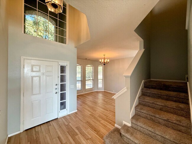 Foto del edificio - 5 bedroom, 3 bathroom home off TPC Parkway!