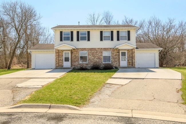 Building Photo - 208 Applewood Ln