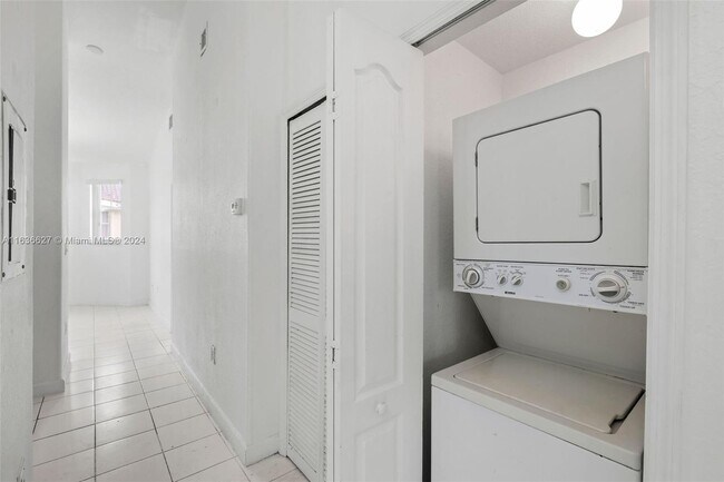 Foto del edificio - 1658 SE 28th Ct