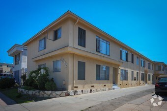 Primary Photo - 1032 N Normandie Ave