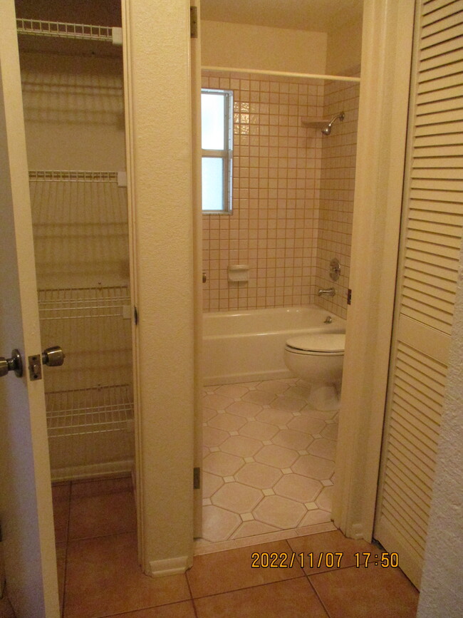 1 bathroom - 5316 Old Cheney Hwy