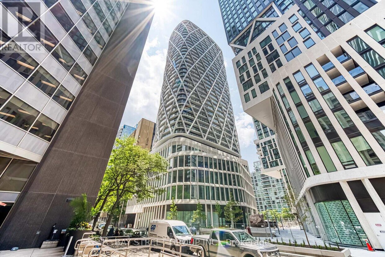 Photo principale - 230-3230 Simcoe St