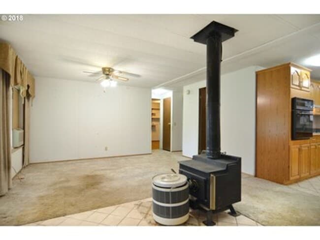 Building Photo - 3 Bedroom, 2 Bath, 1344 sf Home with Shop and Workshop in the Country!