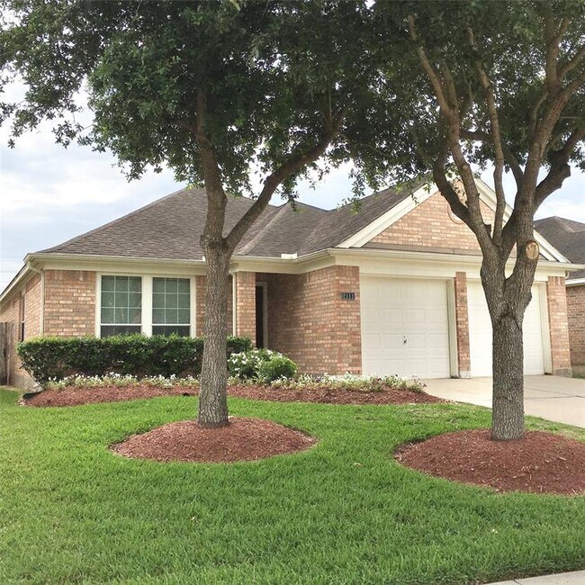 Foto del edificio - 2111 Breezeway Ln