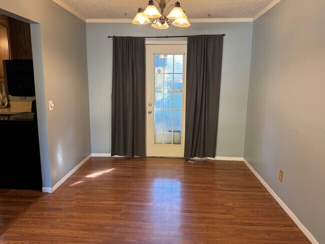 Foto del edificio - 2325 Queens Ct