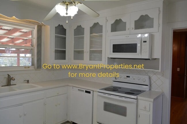 Building Photo - Single House