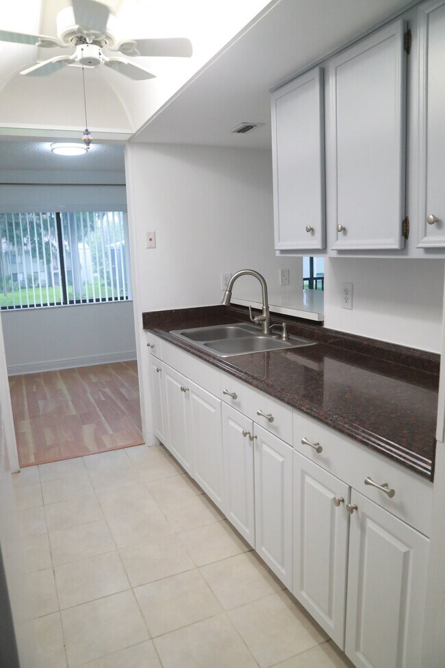 Foto del edificio - 306 Palm Coast Pkwy NE