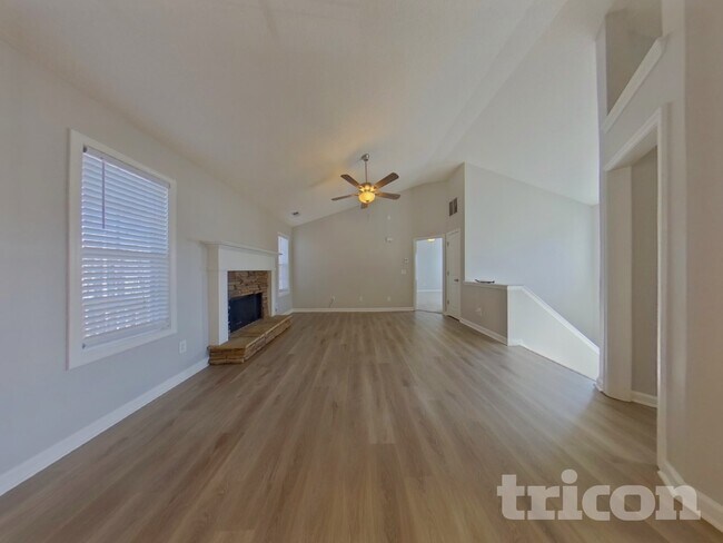 Foto del edificio - 299 Greystone Cir