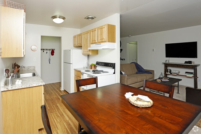 1BR, 1BA - 750sf - Kitchen - Forest Ridge Apartments