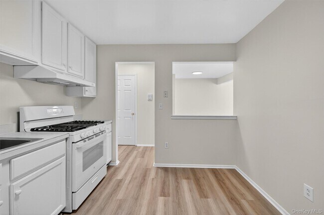 Building Photo - 10-12-12 Chestnut St