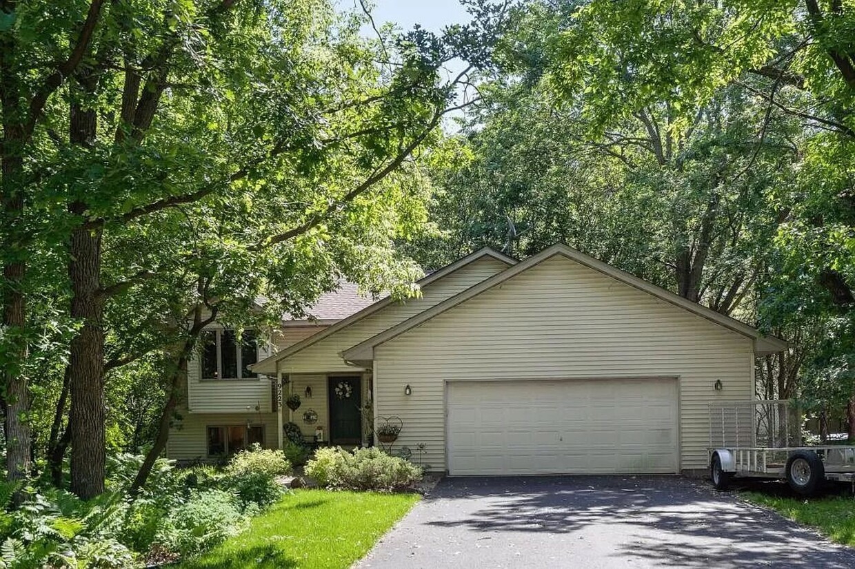 Primary Photo - Section 8 Approved, 6 bedroom, 3 Bath Sing...
