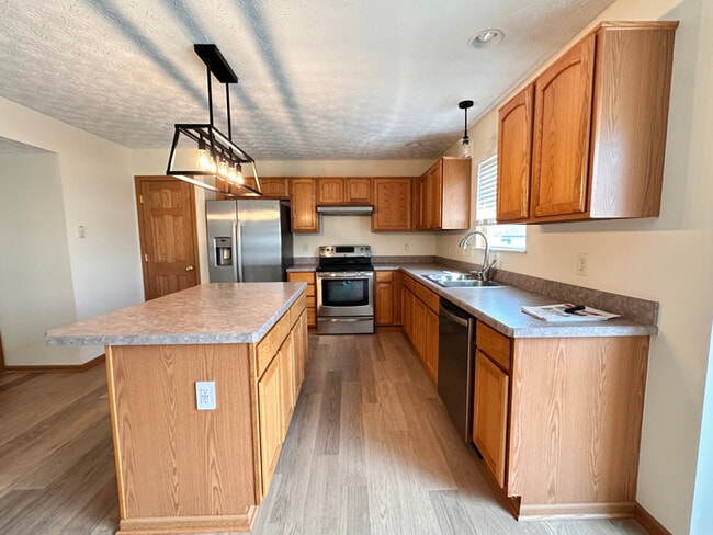 Building Photo - 1553 Grove Hill Dr