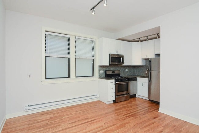 Foto del edificio - 2425 N Kedzie Blvd