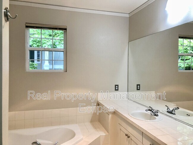 Foto del edificio - 23120 NE 8th Pl