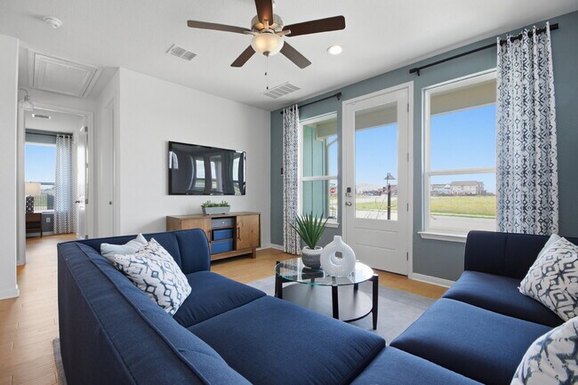 Foto del edificio - Townhome With Fenced Yard, Neighborhood Pickleball Court, Dog Park, Yard Maintenance Paid