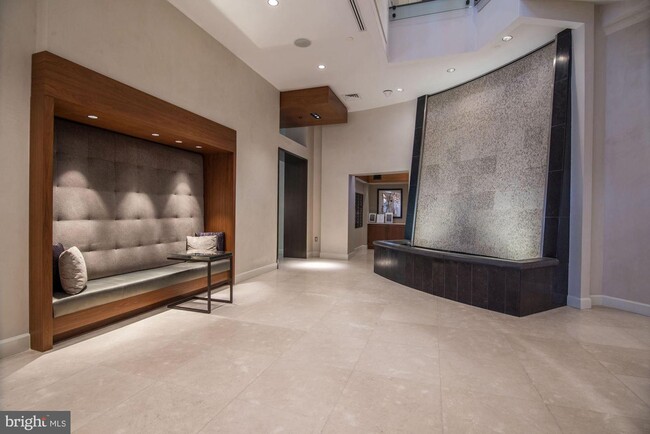 Foto del edificio - 7171 Woodmont Ave