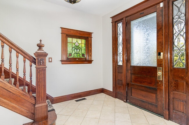 Building Photo - 1030 Vine St