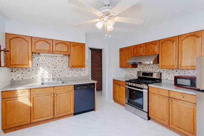 Foto del edificio - 612 Maple Ct