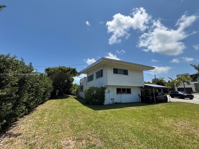 Building Photo - 9257 Bay Dr